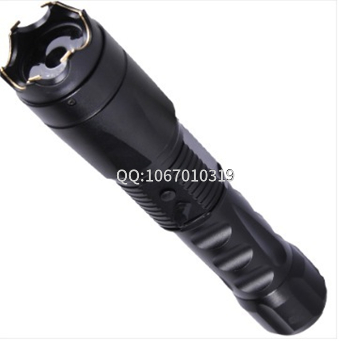 女士防身怎么使用電擊棍比較好？